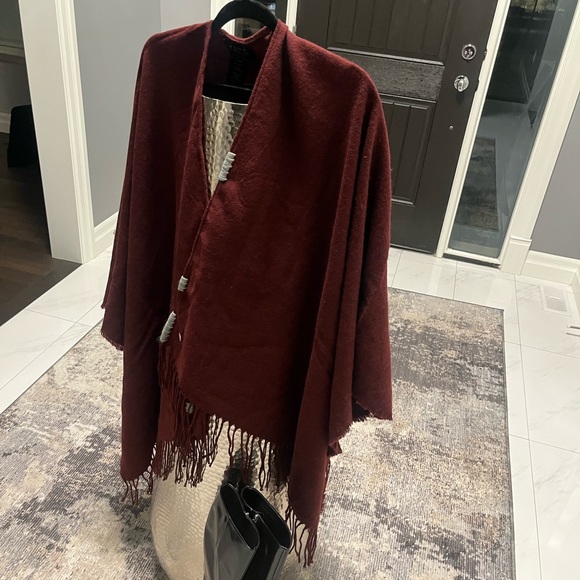 LAUNDRY BY SHELLI SEGAL burgundy fringed pashmina shawl with touch of grey - Picture 6 of 16